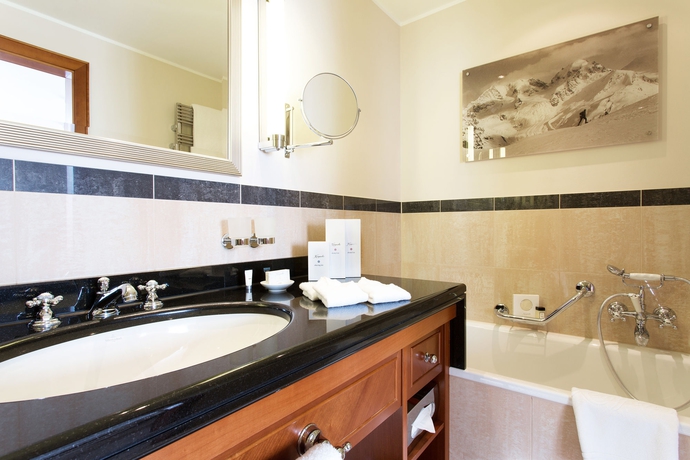 Imagen de la habitación del Hotel Grand Des Bains Kempinski. Foto 11