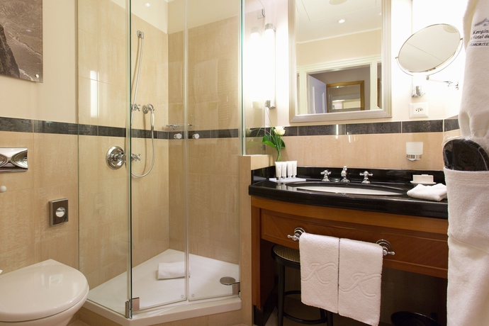 Imagen de la habitación del Hotel Grand Des Bains Kempinski. Foto 12