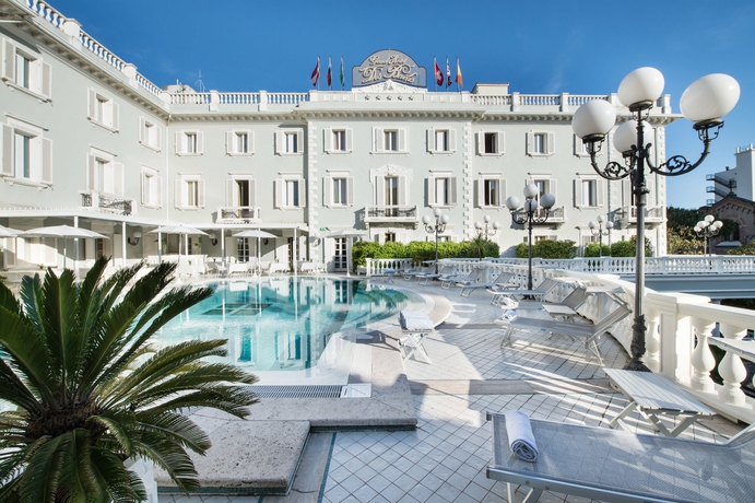 Imagen de la piscina del Hotel Grand Des Bains, Riccione. Foto 15
