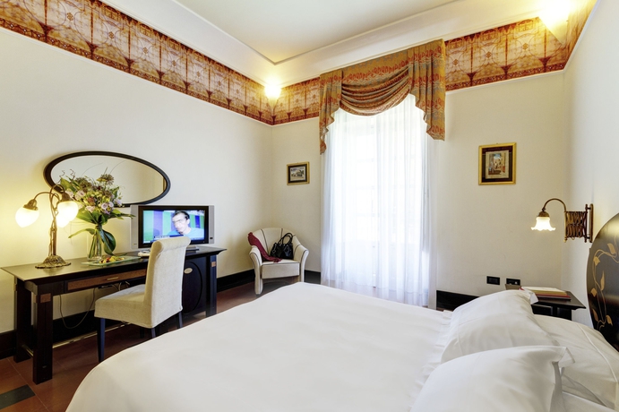 Imagen de la habitación del Hotel Grand Des Ètrangers. Foto 12