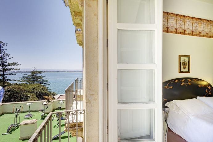 Imagen de la habitación del Hotel Grand Des Ètrangers. Foto 13