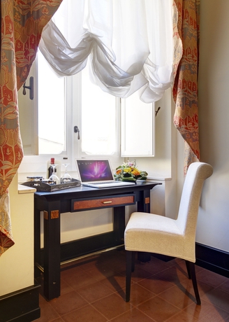 Imagen de la habitación del Hotel Grand Des Ètrangers. Foto 14