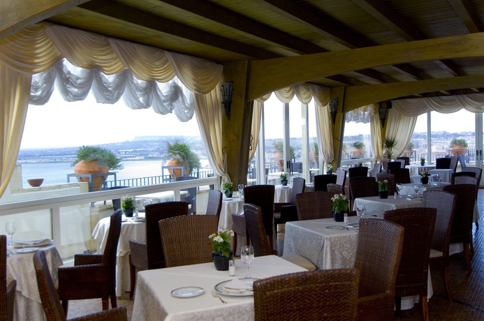 Imagen del bar/restaurante del Hotel Grand Des Ètrangers. Foto 6