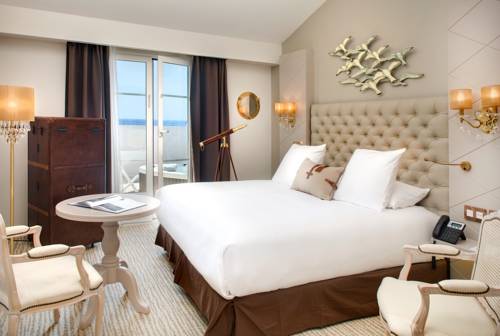 Imagen de la habitación del Hotel Grand Des Sablettes Plage, Curio Collection By Hilton. Foto 3