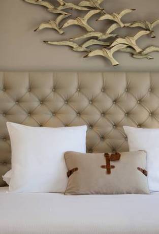 Imagen de la habitación del Hotel Grand Des Sablettes Plage, Curio Collection By Hilton. Foto 5