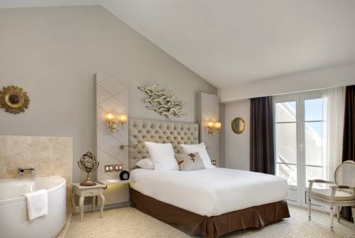 Imagen de la habitación del Hotel Grand Des Sablettes Plage, Curio Collection By Hilton. Foto 7