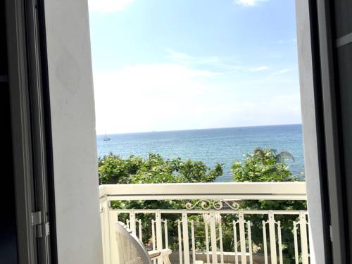 Imagen de la habitación del Hotel Grand Des Sablettes Plage, Curio Collection By Hilton. Foto 10