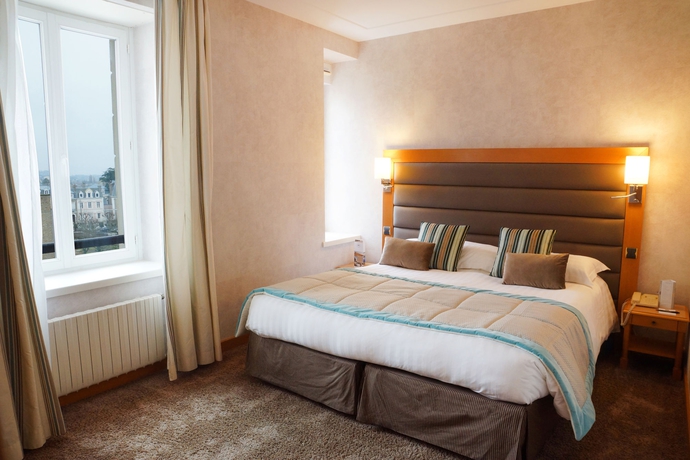 Imagen de la habitación del Hotel Grand Des Thermes. Foto 7