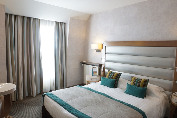 Imagen de la habitación del Hotel Grand Des Thermes. Foto 11