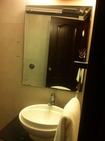 Imagen de la habitación del Hotel Grand Dhillon. Foto 6