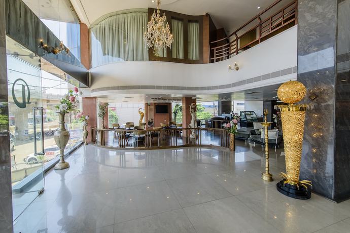 Imagen de los interiores del Hotel Grand Dhillon. Foto 17