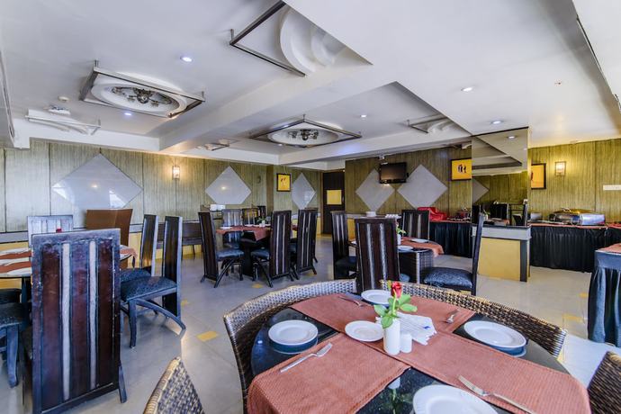 Imagen del bar/restaurante del Hotel Grand Dhillon. Foto 2