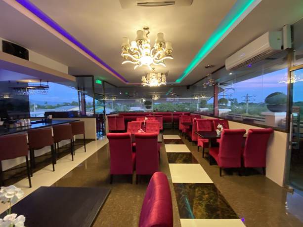 Imagen del bar/restaurante del Hotel Grand Diamond Suites Trinidad. Foto 7