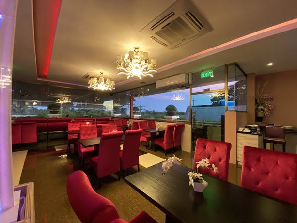 Imagen del bar/restaurante del Hotel Grand Diamond Suites Trinidad. Foto 8