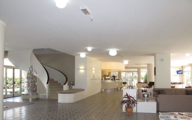 Imagen de los interiores del Hotel Grand Don Juan. Foto 17