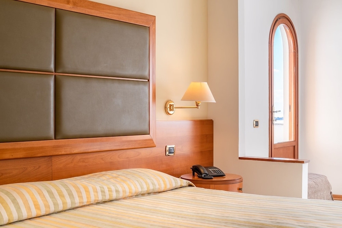 Imagen de la habitación del Hotel Grand Don Juan. Foto 12