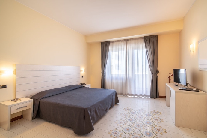 Imagen de la habitación del Hotel Grand Don Juan. Foto 13