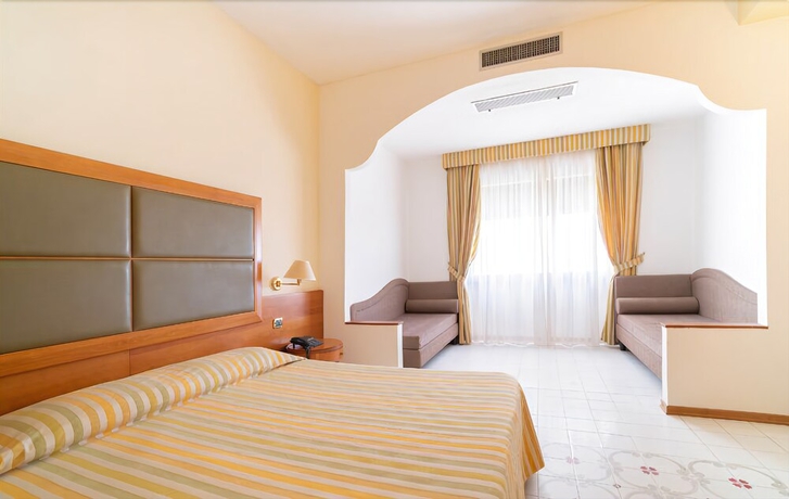 Imagen de la habitación del Hotel Grand Don Juan. Foto 14