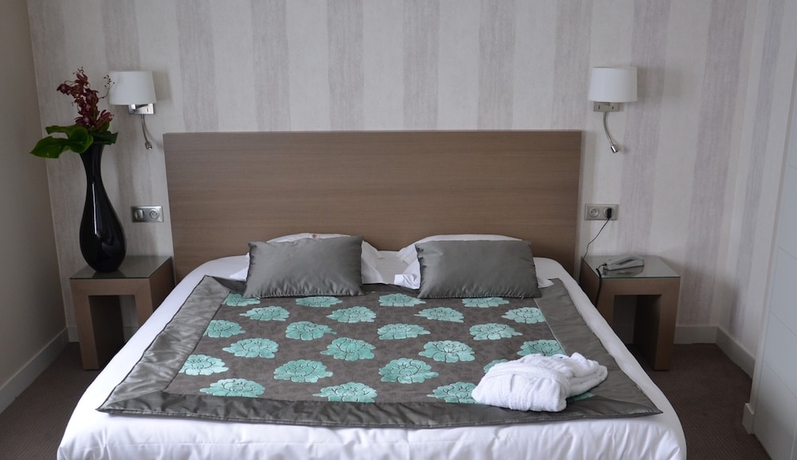 Imagen de la habitación del Hotel Grand D'orléans, Toulouse. Foto 8