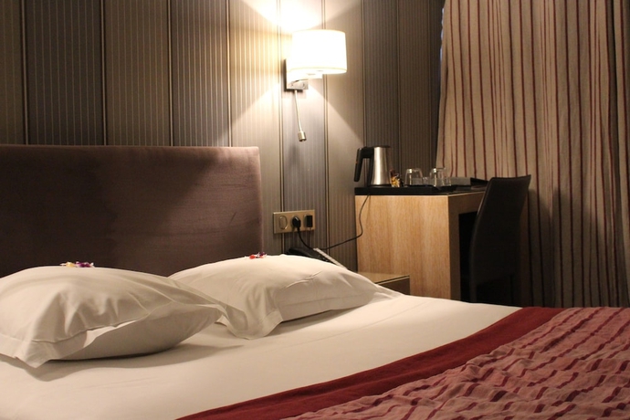 Imagen de la habitación del Hotel Grand D'orléans, Toulouse. Foto 11