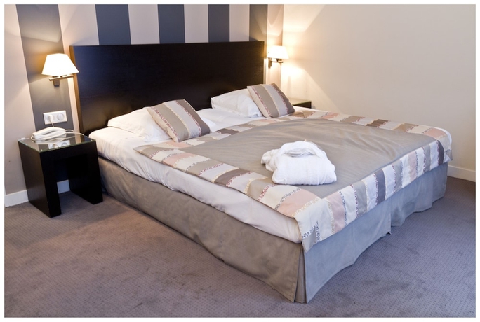 Imagen de la habitación del Hotel Grand D'orléans, Toulouse. Foto 13