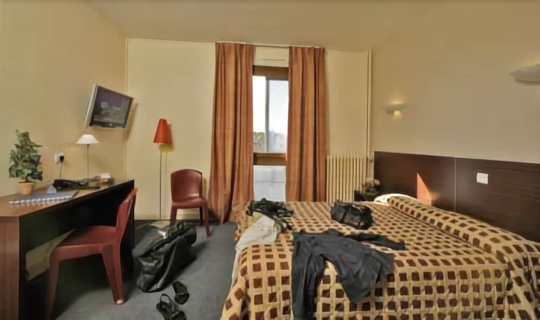 Imagen de la habitación del Hotel Grand D'orleans, Albi. Foto 10