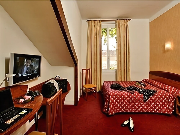 Imagen de la habitación del Hotel Grand D'orleans, Albi. Foto 11