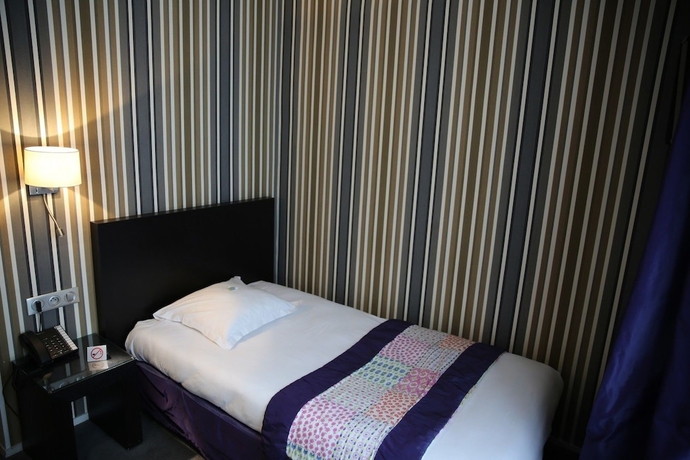 Imagen de la habitación del Hotel Grand D'orleans, Albi. Foto 12