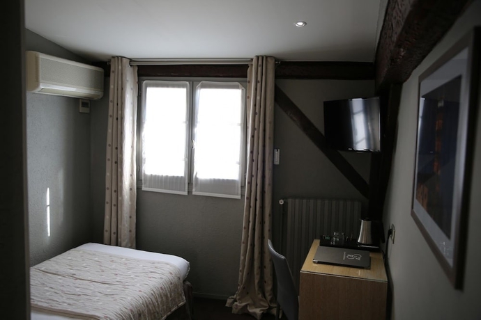 Imagen de la habitación del Hotel Grand D'orleans, Albi. Foto 15