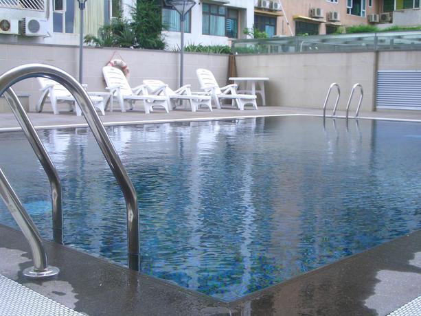Imagen de la piscina del Hotel Grand Dragon. Foto 8