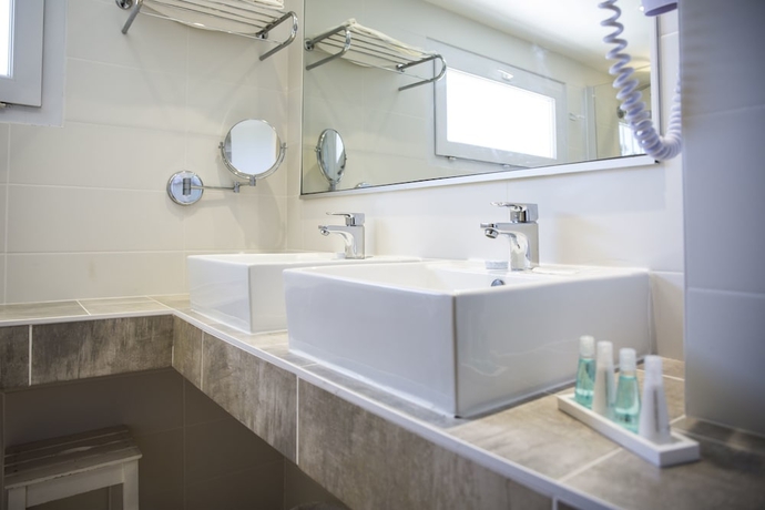 Imagen de la habitación del Hotel Grand Du Lido. Foto 9