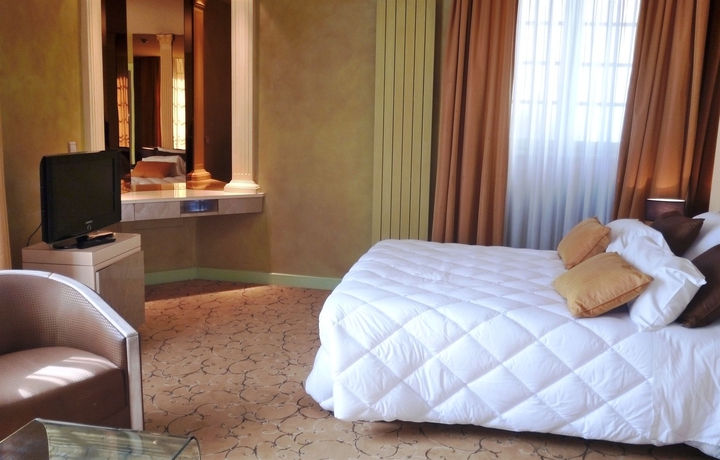 Imagen de la habitación del Hotel Grand Du Luxembourg and Spa. Foto 12