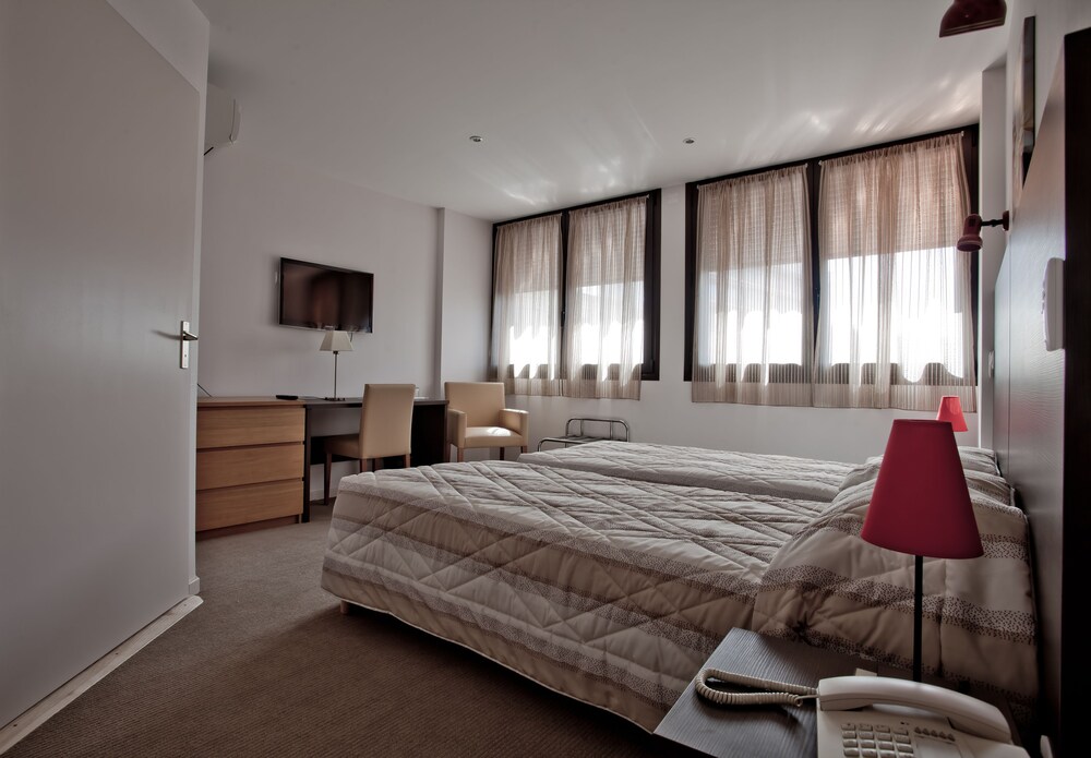 Imagen de la habitación del Hotel Grand Du Parc, AIX LES BAINS. Foto 10