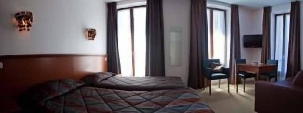 Imagen de la habitación del Hotel Grand Du Parc, AIX LES BAINS. Foto 17