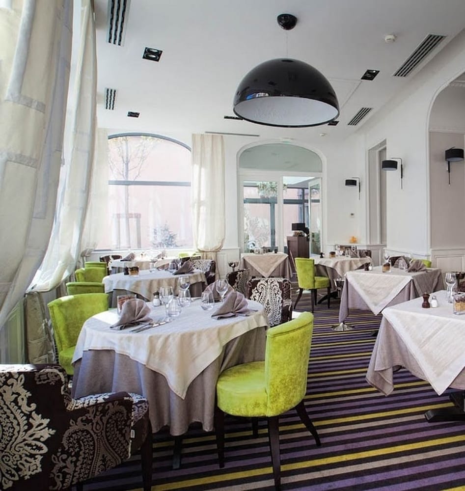 Imagen del bar/restaurante del Hotel Grand Du Parc, AIX LES BAINS. Foto 2