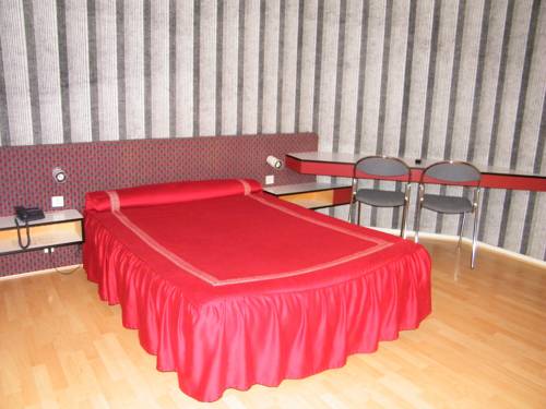 Imagen de la habitación del Hotel Grand Du Parc, Florac. Foto 2