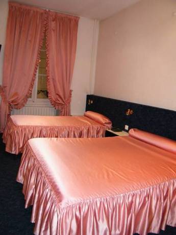 Imagen de la habitación del Hotel Grand Du Parc, Florac. Foto 3