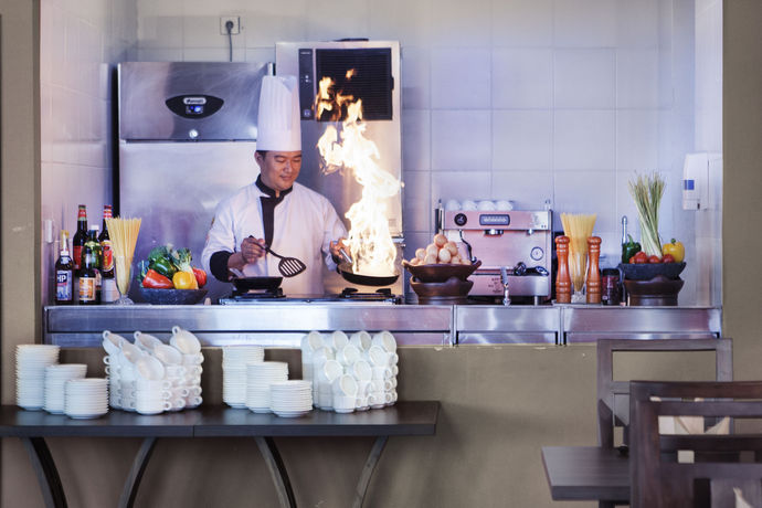 Imagen del bar/restaurante del Hotel Grand Edge Semarang. Foto 4