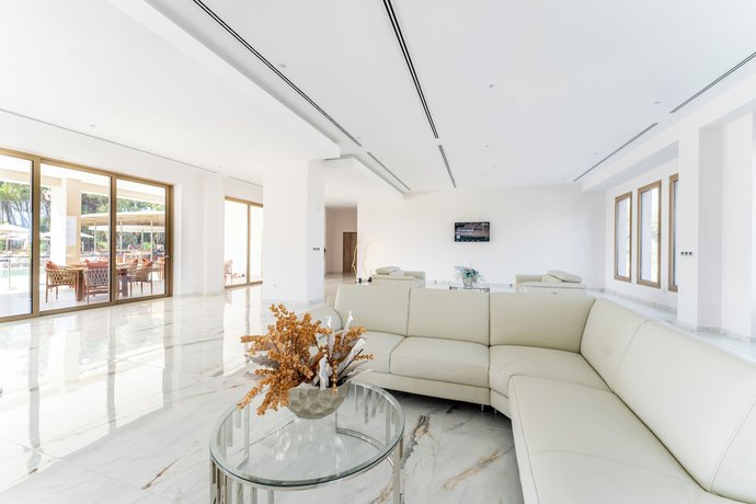 Imagen de los interiores del Hotel Grand Elis. Foto 16