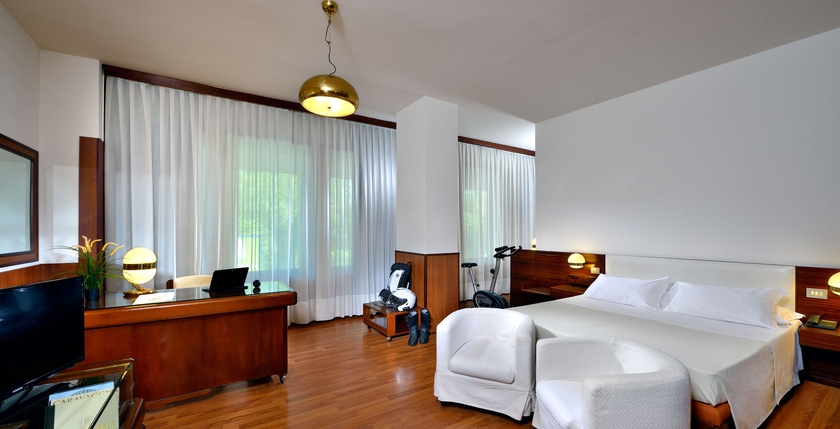 Imagen de la habitación del Hotel Grand Elite. Foto 6