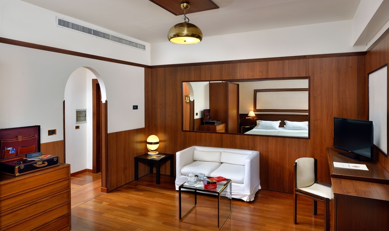 Imagen de la habitación del Hotel Grand Elite. Foto 13