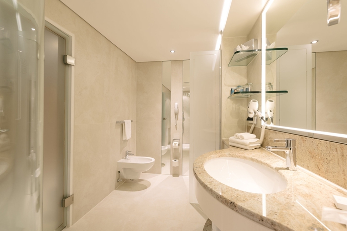 Imagen de la habitación del Hotel Grand Elysee Hamburg. Foto 6