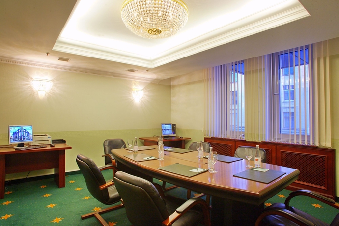 Imagen de los interiores del Hotel Grand Emerald. Foto 5