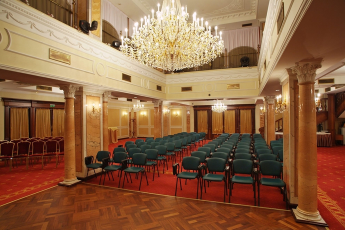 Imagen de los interiores del Hotel Grand Emerald. Foto 7