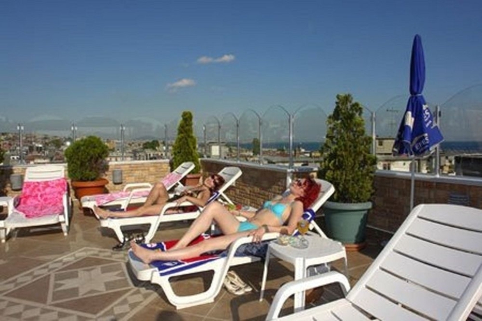 Imagen de la piscina del Hotel Grand Emin. Foto 15