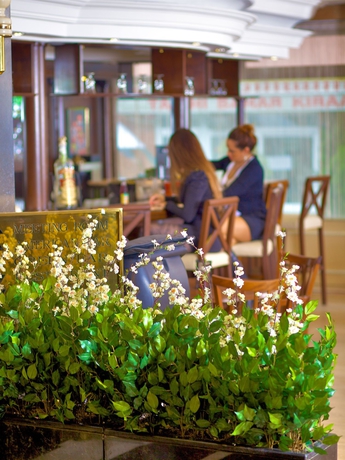 Imagen del bar/restaurante del Hotel Grand Emin. Foto 2