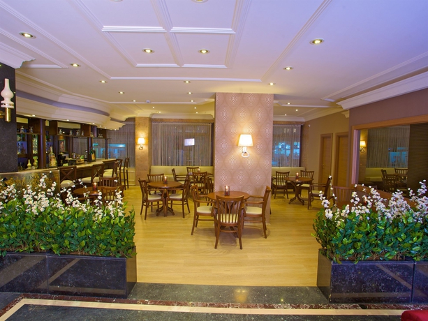 Imagen de los interiores del Hotel Grand Emin. Foto 13