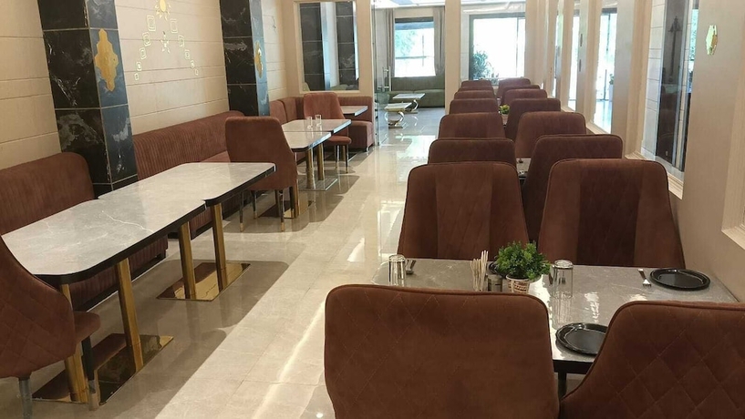 Imagen del bar/restaurante del Hotel Grand Empire. Foto 3