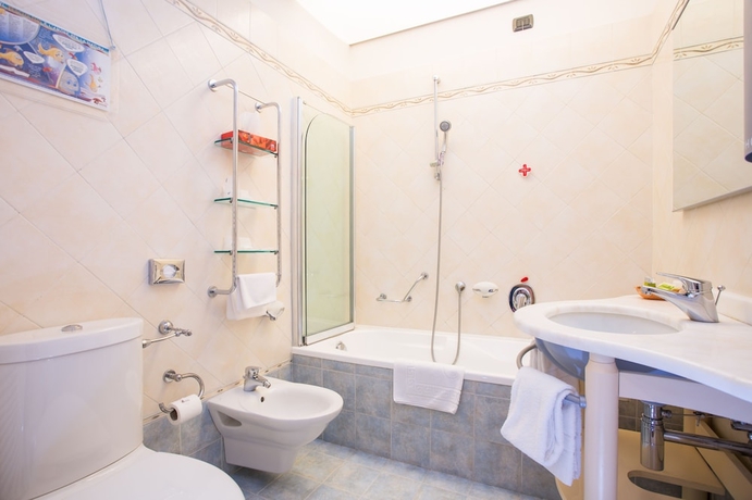 Imagen de la habitación del Hotel Grand Entourage Palazzo Strassoldo. Foto 6