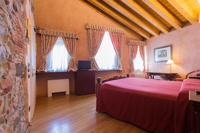 Imagen de la habitación del Hotel Grand Entourage Palazzo Strassoldo. Foto 10